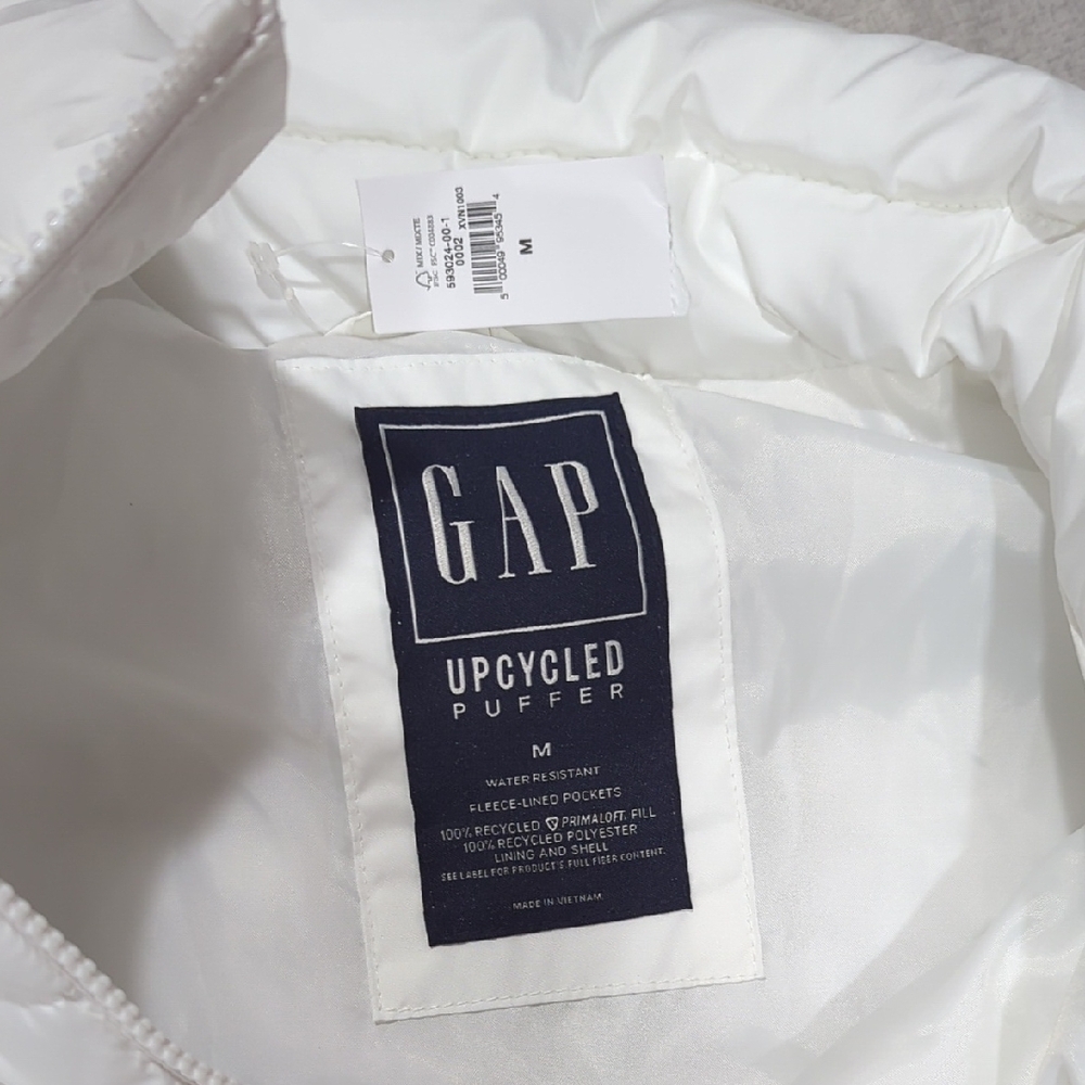 GAP Women's Quilted White Vest - Picture 3 of 5